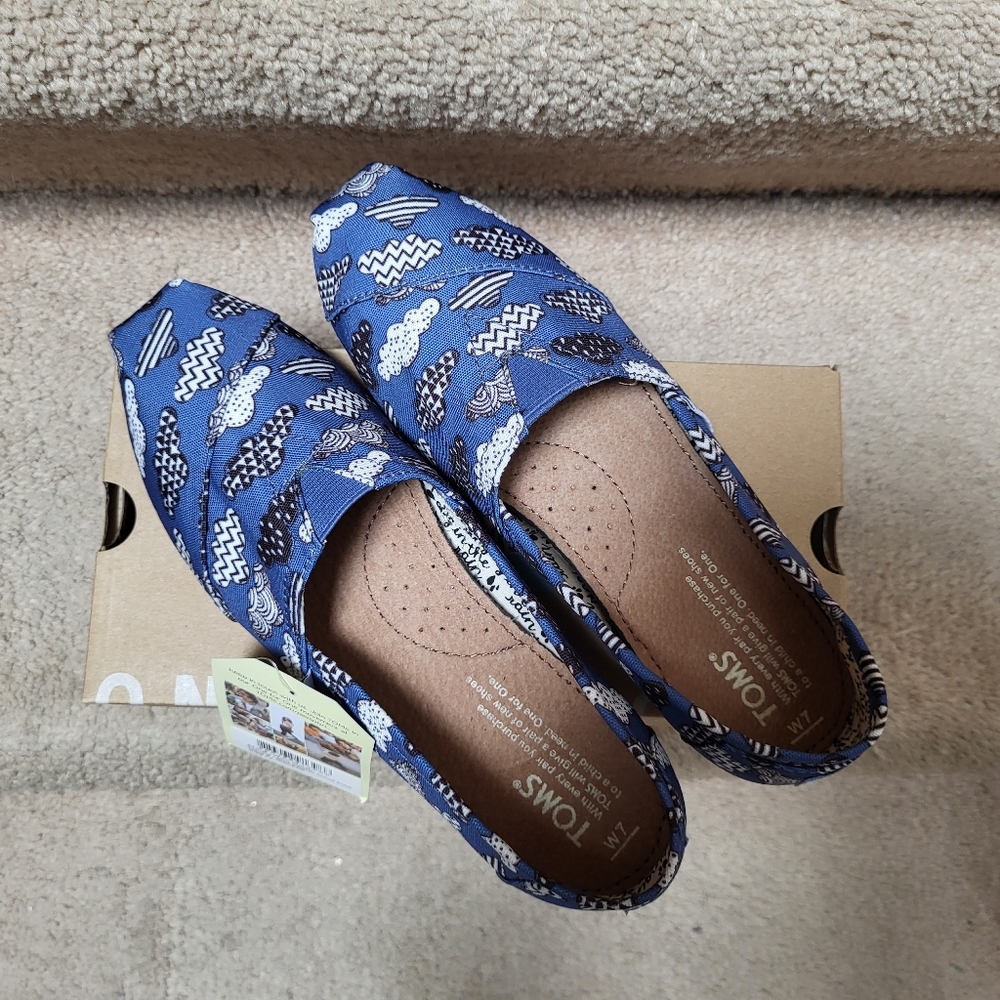 NWT! Size 7 Rainclouds Toms!